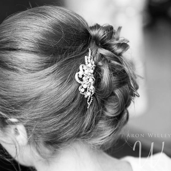 closeup of hairpin in a brides hair